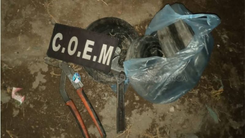 Aprehendidos por sacar ruedas de un contenedor