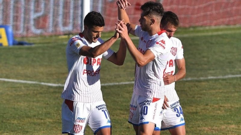 Unión dejó fuera a Racing, y Atlético Tuc., primer clasificado