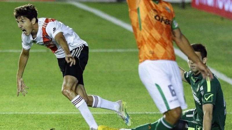 River derrotó y alcanzó a Banfield, en el Grupo 3