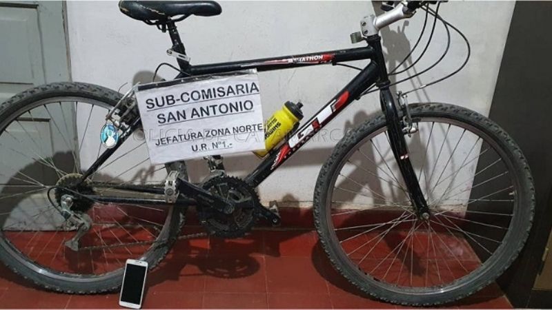 Ofrecía un celular robado