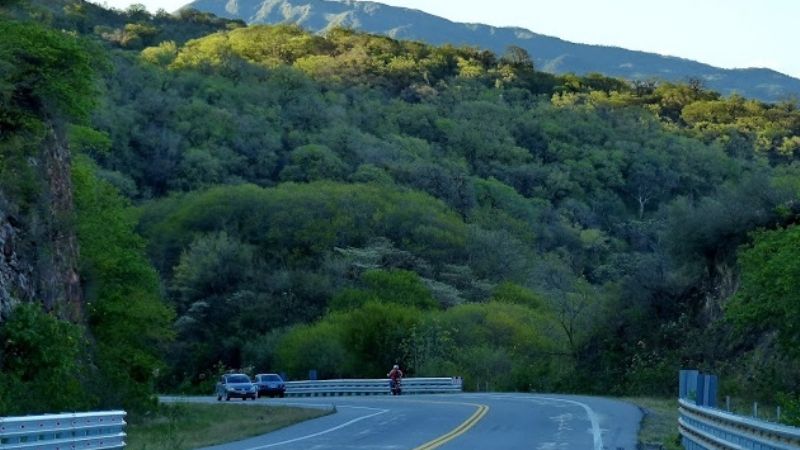 Una pareja con una nena de 3 años, venía caminando desde Tucumán a La Rioja