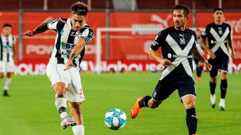 El “Rojo” y el “Ferro” empataron y clasificaron a Colón