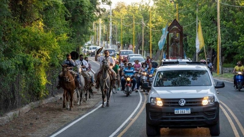 Emotivo recibimiento y entronización  de la imagen de Esquiú en la casa natal