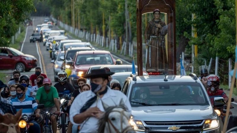Emotivo recibimiento y entronización  de la imagen de Esquiú en la casa natal