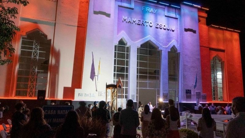 Emotivo recibimiento y entronización  de la imagen de Esquiú en la casa natal