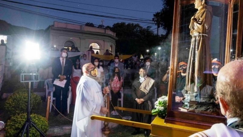 Emotivo recibimiento y entronización  de la imagen de Esquiú en la casa natal