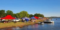 EN EL LAGO. En Villa Rumipal, se vieron muchas lanchas y motos de agua. 
