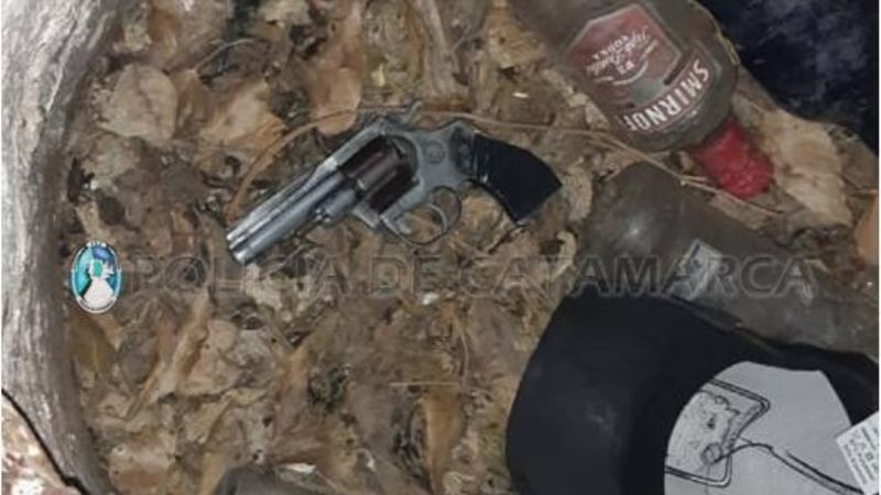 Ladrón se escapó por casas de sus vecinos y policías encontraron una pistola