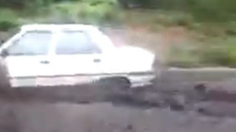 Se inundó la calle principal de Callejón Hondo