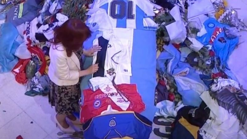 Cristina llegó a Casa Rosada para despedir a Diego Maradona