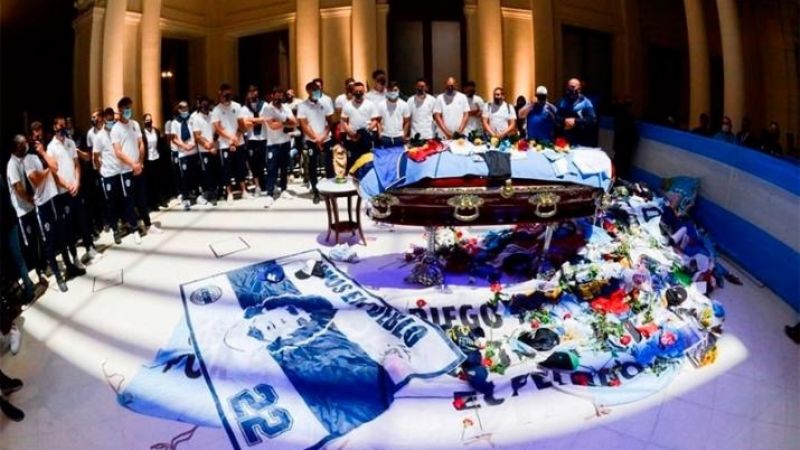 El plantel de Gimnasia despidió a Diego en Casa Rosada