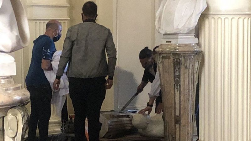 Se rompió el busto de Yrigoyen por los incidentes en Casa Rosada