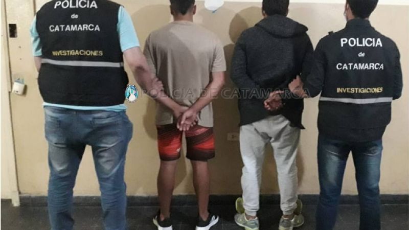 Arrestan a dos jóvenes por el robo de un celular a una niña