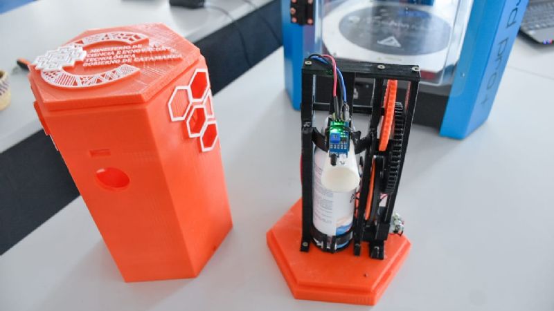 Novedoso en Catamarca: trabajan en un dispensador de alcohol automático