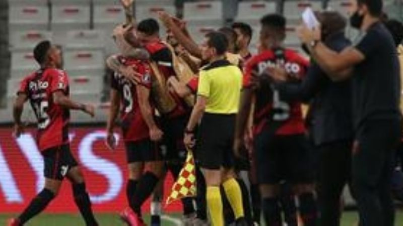 Paranaense suma 11 bajas antes de visitar a River