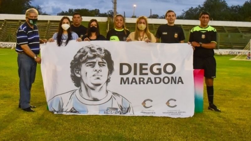Con homenaje a Maradona se inició el Fútbol 5 Femenino