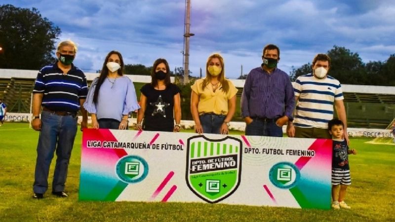 Con homenaje a Maradona se inició el Fútbol 5 Femenino