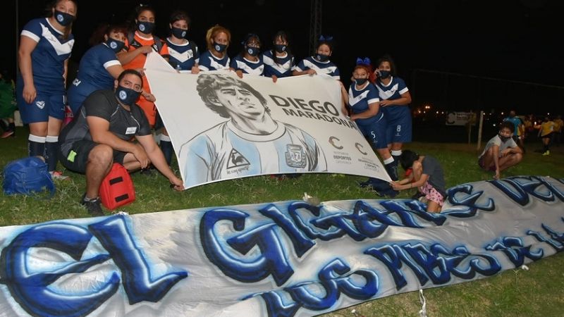 Con homenaje a Maradona se inició el Fútbol 5 Femenino