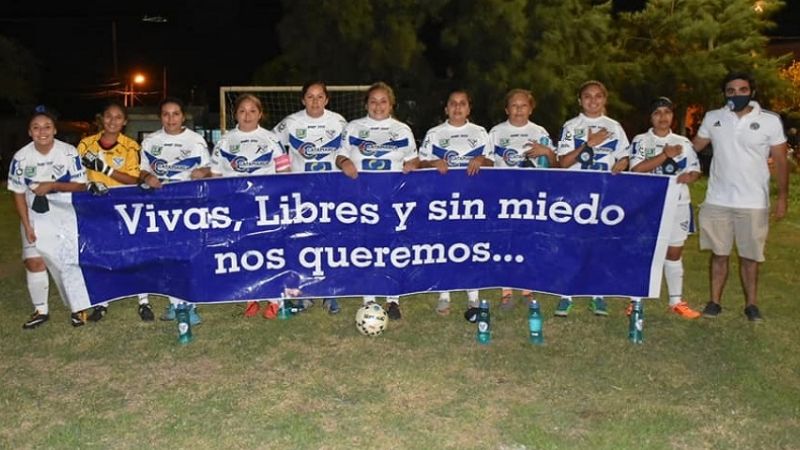 Con homenaje a Maradona se inició el Fútbol 5 Femenino