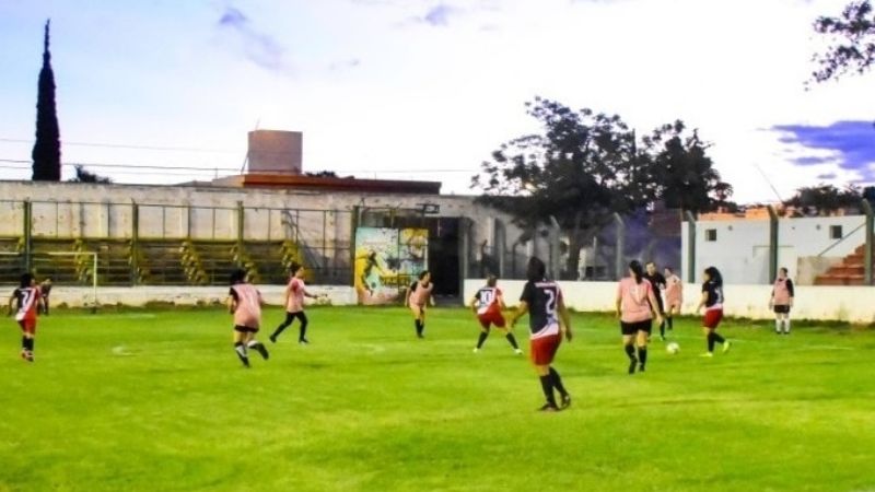 Con homenaje a Maradona se inició el Fútbol 5 Femenino
