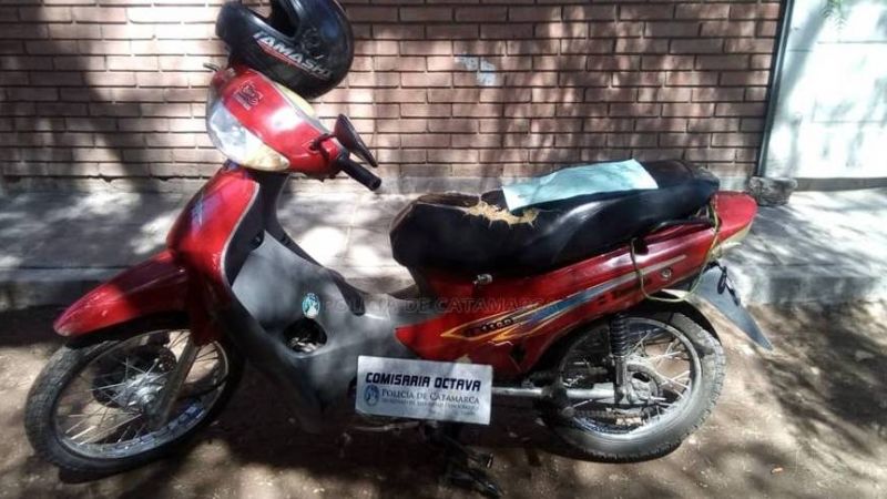 Abandonaron la moto al escapar de policías