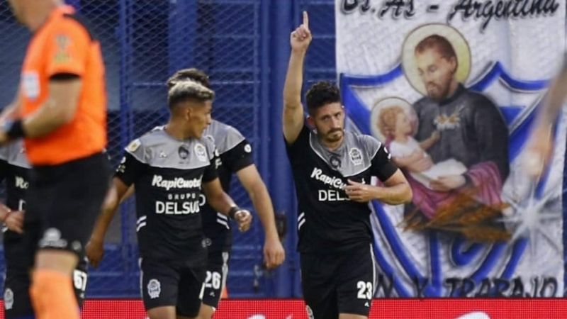 Con dedicatoria a Diego, Gimnasia venció a Vélez