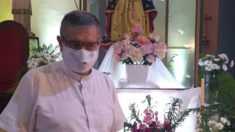 La Virgen luce un manto con los colores de la Imagen como fue hallada