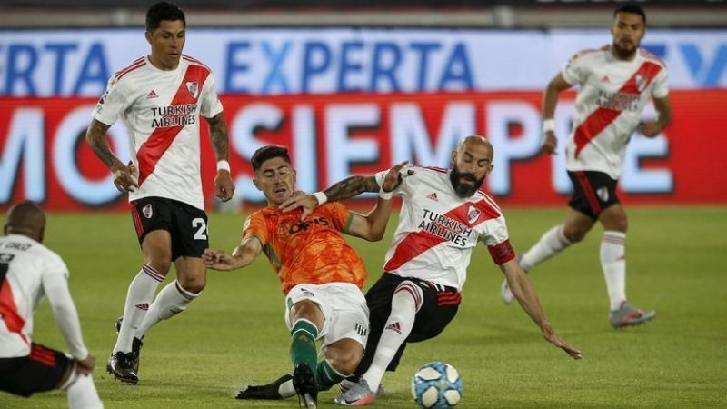 Banfield sorprendió a River y lo superó 3 a 1