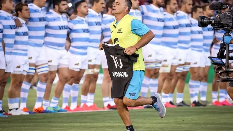 Cuestionan a Los Pumas por no homenajear a Maradona