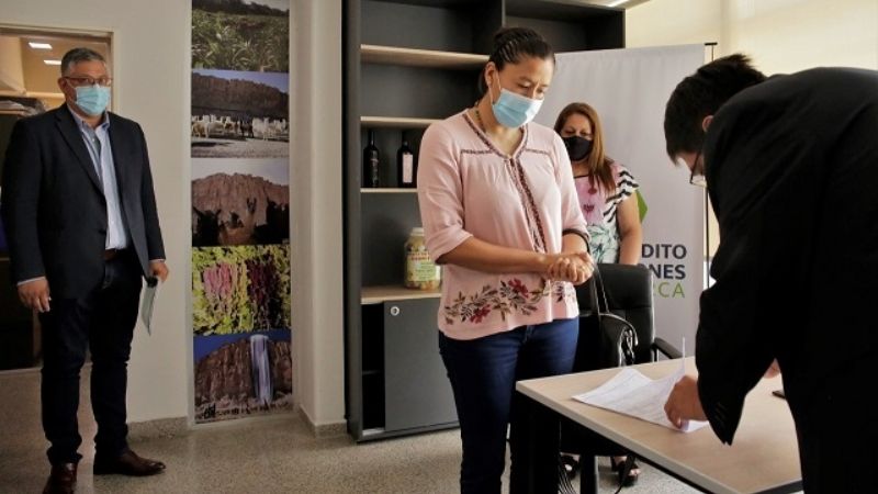 Entregan el primer crédito al sector turístico