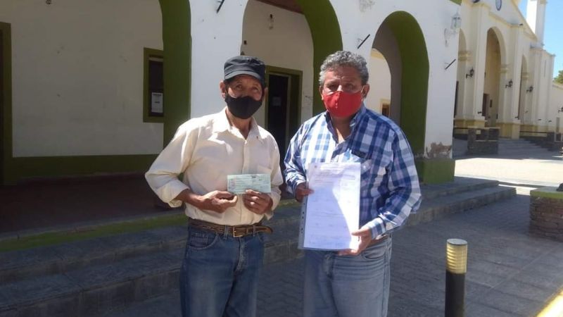 El intendente Gómez entregó un subsidio de $100.000 a cooperativa