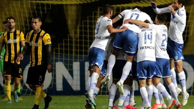 Vélez hizo “1” en Uruguay y también está en 8vos.
