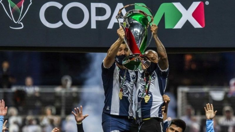 “El Turco” Mohamed, campeón de la triple corona en México