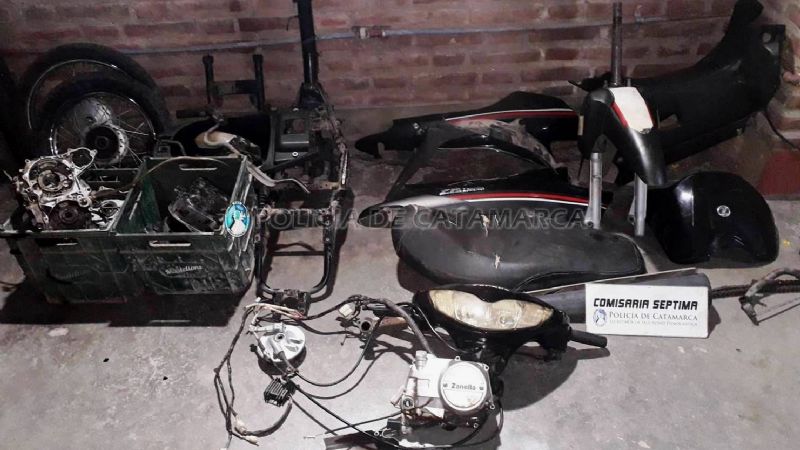 Jóvenes intentaron escapar con una moto robada y una pistola