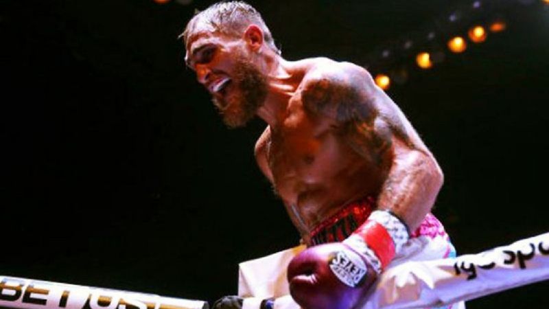 Palmetta ganó por KO técnico y es campeón welter