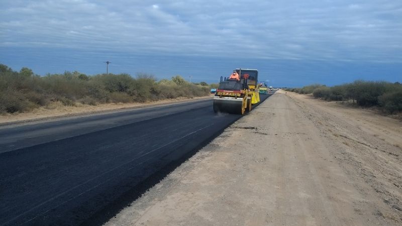 A buen ritmo avanza a la repavimentación de la Ruta 60