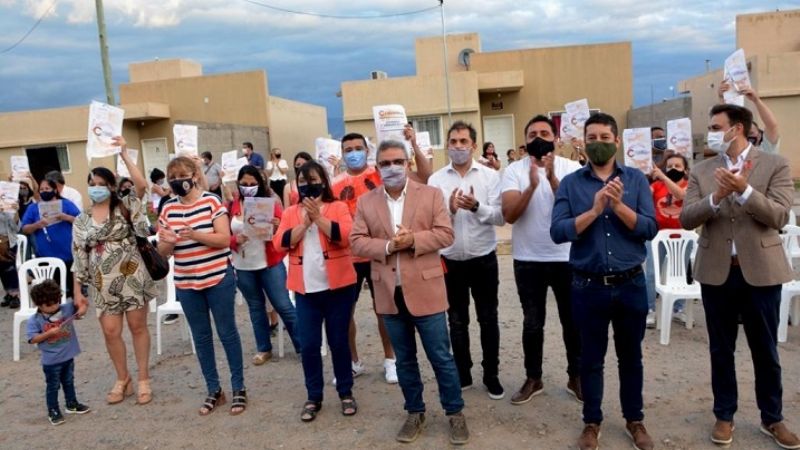 Jalil entregó 50 nuevas viviendas en Valle Chico