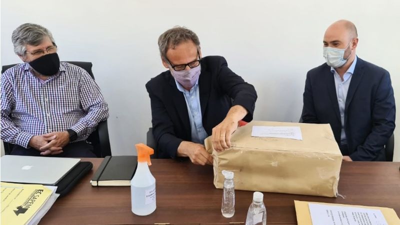 Apertura de sobres para obra energética en Farallón Negro