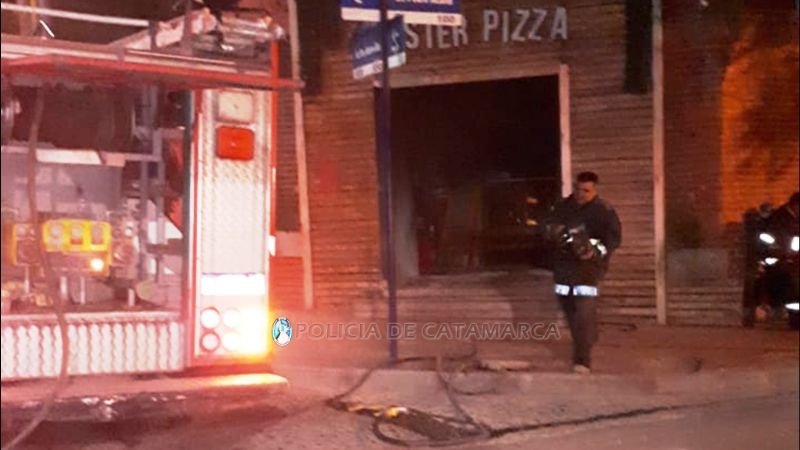 Apagaron un incendio en una pizzería de la Capital