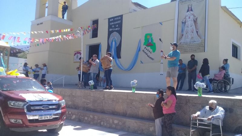 Con una caravana celebraron a la Virgen del Valle en Pomán