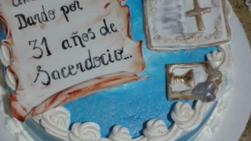 La comunidad de Miraflores celebró el aniversario sacerdotal de su párroco