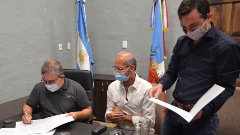 El gobernador firmó convenios con RENATRE