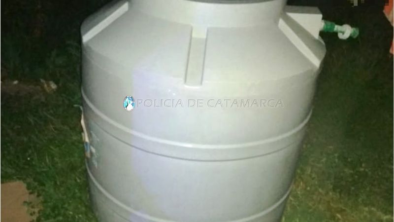 Denunció que abandonaron en su casa un tanque de agua