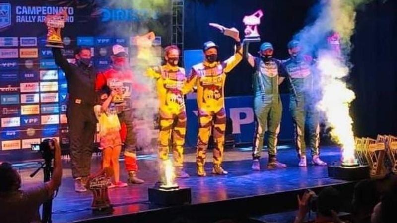 El sitio oficial destacó la primera victoria de Augusto