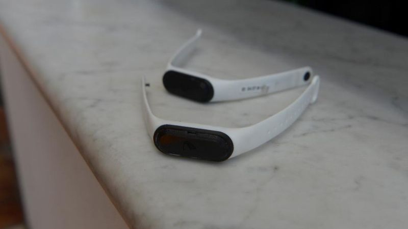 Fabrican en Córdoba una pulsera “inteligente” contra el coronavirus