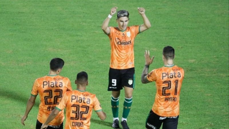 Banfield dejó sin invicto a Atlético en la Copa Maradona.