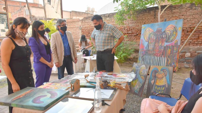 Variedad de propuestas en la Feria de Arte de la Casa de la Cultura