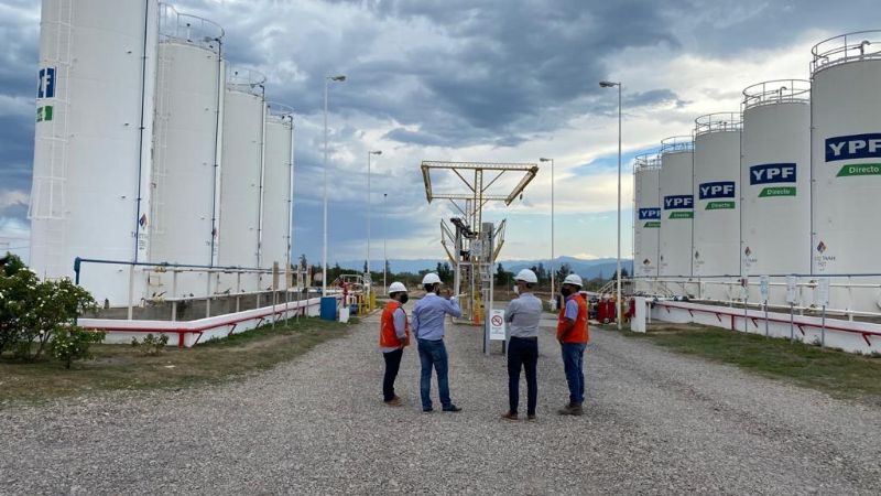 Gestionan la instalación de una nueva planta de YPF en Catamarca