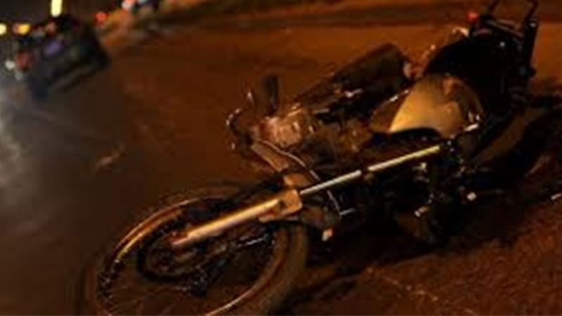 Motociclista embistió a un caballo