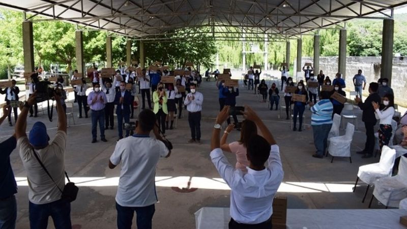 Entrega de netbooks en Paclín